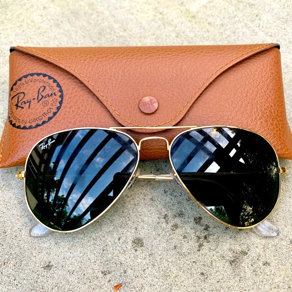 😎Gold rimmed Rayban Aviator sunglasses in excellent condition☀️
